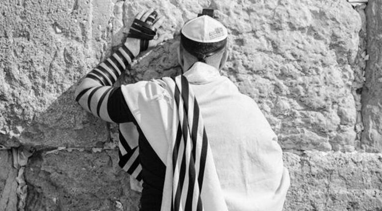 המתנה המושלמת לבר מצווה: סט תפילין כשר עם כל האביזרים